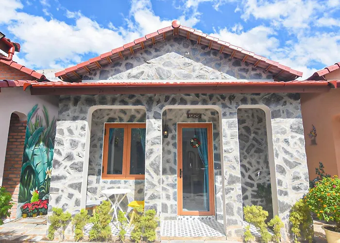Khách sạn hẻo lánh Phú Mỹ