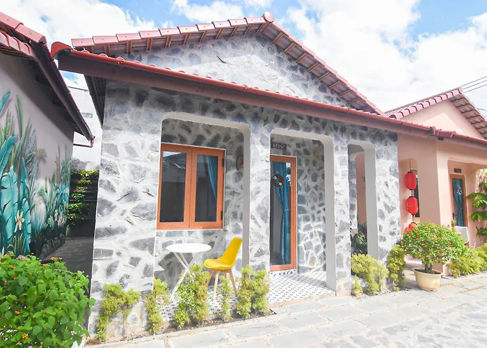 Khách sạn hẻo lánh Phú Mỹ