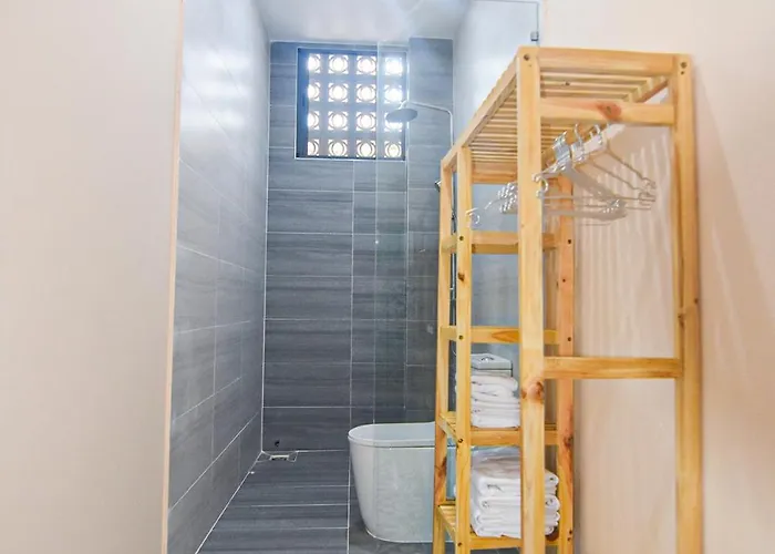 Khách sạn hẻo lánh Phú Mỹ